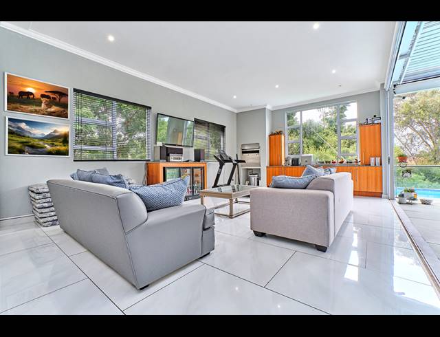 6 BEDROOM HOUSE FOR SALE IN BLUE HILLS COUNTRY ESTATE